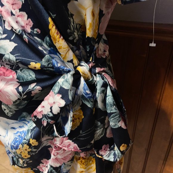 NWT Women's Lilyful Floral Multicolor Wrap Dress Size L $65 - Picture 2 of 7